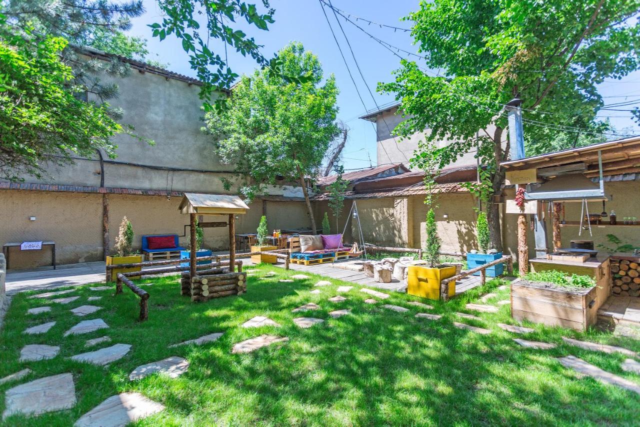 Koisha Hostel Bishkek Exterior photo